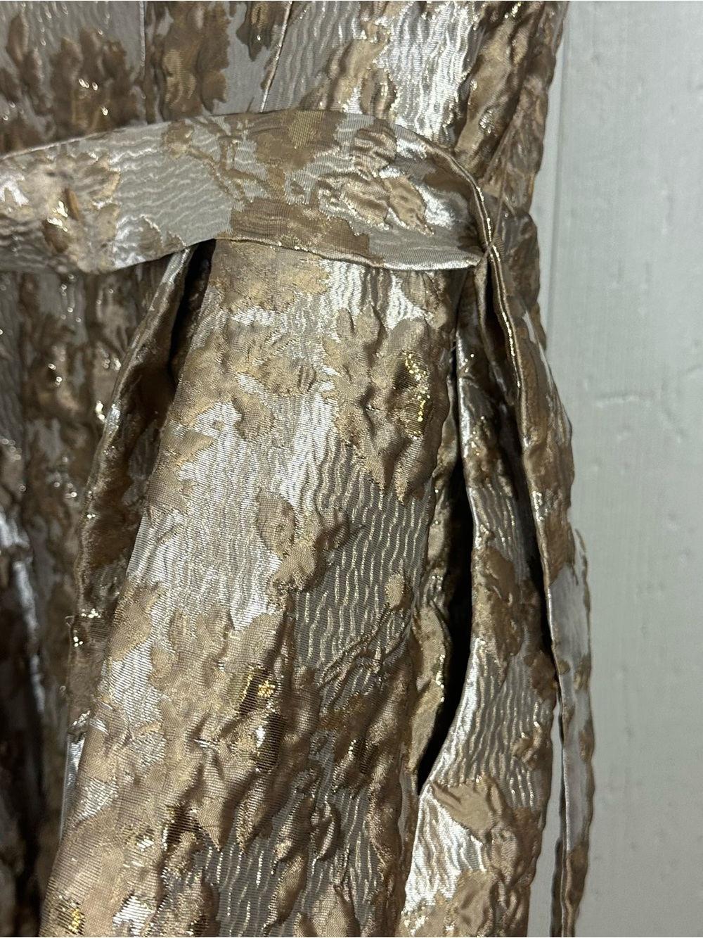 NWT Donna Karan Gold Brocade Sleeveless Wrap Ball Gown Frosted Beige 
Size 12 - Picture 11 of 16